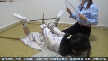 【新月原创】【琳媚】洛丽塔妹妹体验驷马架被tk 一男一女玩妹妹白白嫩嫩的jiojio