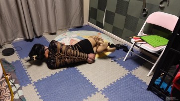 【美曦s】《欧式直臂紧缚挣扎 1 》极限的欧式直臂紧缚，绑的M表情生无可恋 简直是一次痛苦的体验