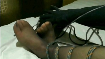 【彼得大帝】伪娘艾琳系列—捆绑扔在床上