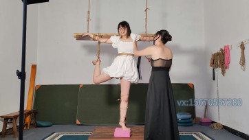 【山鬼工作室】18岁女高中生十字架捆绑，捆绑，挠痒，玩弄，g潮