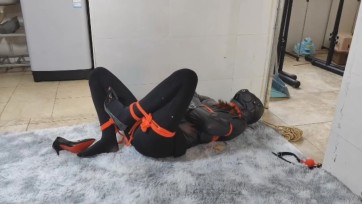 【yundexinqing】拘束衣