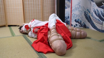 【象人工作室】嗷嗷-cos巫女花散里（npc）马具口塞，鼻勾，折腿缚，细绳扯脚趾