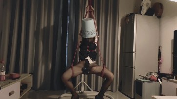 【凛凛蝶】海砂-成为rbq的jk少女被强制插进高chao后用马鞭抽下面尖叫到哭