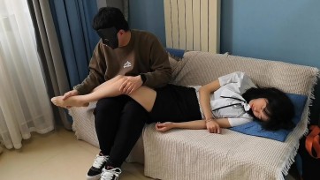 【JS】迷晕肉丝制服美女激辣(三)