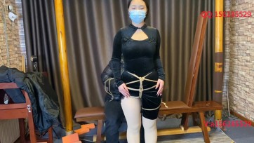 【龙飞绳艺】刺激激动 室外的时候心惊胆战 。捆绑紫棋胸 花臀穿羽绒服去楼顶，室外，超市买菜 加口球