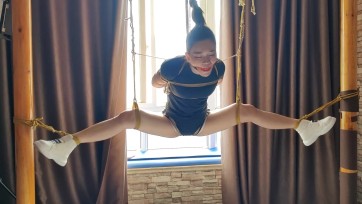 【一绳所爱】洛洛一字马悬吊被绑哭