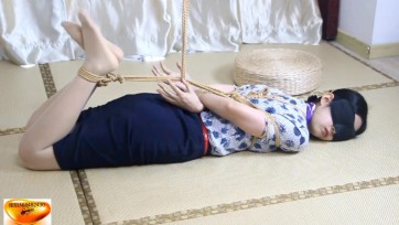 【绳舞飞扬】斯斯的紧缚驷马，空姐斯斯闲暇时感受紧缚快乐，翻滚驷马、TK、跪缚扭动挣扎、蒙眼中感官集中放大的体验
