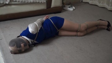 【逍遥】绑架空姐 简单制服KB 美丽空姐难逃厄运,被匪徒绑走了