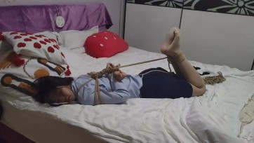 【小兔奶糖】入室结案系列 清纯空姐下班回家被匪徒挟持蹂躏