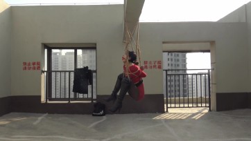 【胜景影视】楼顶上的紧缚风采