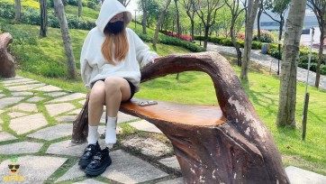 【菠萝摄影】新模萱萱第一集：户外公园！青春气息！白袜！棉袜！裸足！TK！