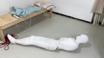 【黑魔法师】入室绑架大一学生，强制包成木乃伊 大学生还想逃跑又被拖回来 tk 强制GC惩罚