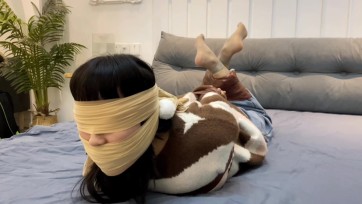 【默示录】【七七】肉色丝袜塞嘴，蒙眼睛+勒嘴+套头，驷马后继续丝袜封堵，挣扎的只能“呜呜呜”~