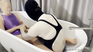 【恋物癖姐姐】《全包紧身衣润滑液闷绝性艾》黏液水床doi/沾满润滑液的飞机杯强取/紧身衣头套沾满润滑液呼吸困难/润滑液高速摩擦私密处-视角一