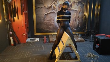 【随心原创】杨蕊 黑色马油丝袜连体衣 痛苦的木马和站笼