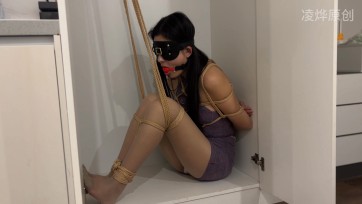 【凌day】舒宁遇险（白衬衣+牛仔裤+长靴；紫色旗袍+灰丝）