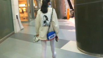 【小瓶子】商场白丝jk赤脚散步 不惧众人违规