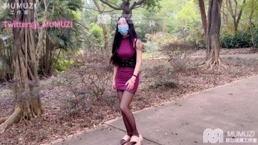 【MUMUZI】叔叔阿姨们看着我害羞羞～遥控给你使坏坏/女调女/控制/口球/户外/室外/遥控/外出/黑丝/强高/大长腿