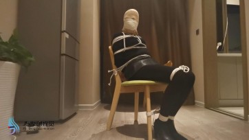 【JS】碧凡《诱捕蒙面女匪》椅子缚 迷晕 袜子严密堵塞 DD刺激