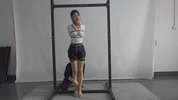 【艺束人生】紫瑶紧缚体验上集 踩在指压板上的直臂后手吊