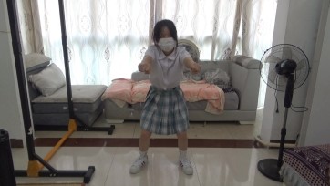 【新月原创】深蹲马步 jk 妹子被罚马步 男人在一旁盯哨 鞭打快要坚持不住的妹子