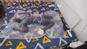 【狸猫工作室】真空袋里‘'生活''的女孩，十多次的真空看到爽哦，直到最后彻底空肺短暂眩晕