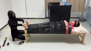 【黑魔法师】真实水刑！真实水刑！美女特工的刑讯，坚强的m被百般刑讯最后交待秘密，丝袜诱惑，RT调教，脚底挠痒，电击刑讯（郊狼开到了150），最后水刑，真实的水刑！！！