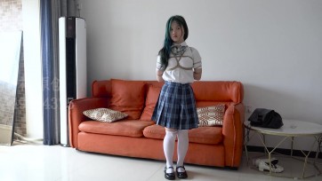 【子衿原创】琦琦五花口球大量口水室外挑战爬楼梯