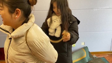 【龙飞绳艺】新模特第一次玩绳子，相互捆绑 最后绳师出手