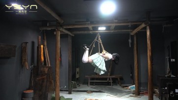 【一绳有你】【麻袋里的JK女生】身着JK女学生君君野地被迷晕装麻袋抗走吊起转圈驷马后勒死