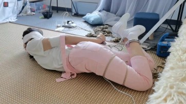 【绳之韵】瑾瑜小妹背带裤镣铐游戏（第二集）镣铐驷马自救游戏，蒙眼、原味，难度升级
