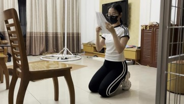 【缚予】《纪舒静的家规责罚(重置版)》调教之阿然剧情SP，和上次纪舒静责罚剧情完全一致，但是换了模特变成阿然，包括服装和挨打的情况等也做了些许调整，加入了打脚心play，整体更像...