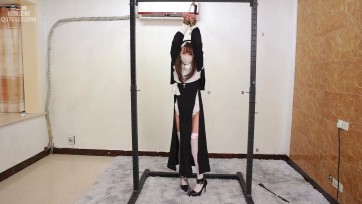 【中二病】白丝小修女苗苗初次体验绳缚TD，白丝高跟，脚铐吊手，苗苗这个体质太敏感也太娇弱，感觉不是手着她都站不住了