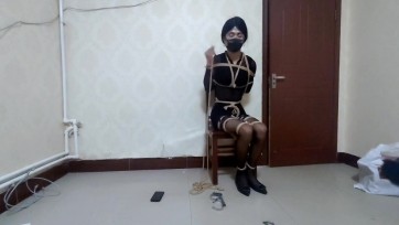 【丝妹vv】薇薇黑丝袜网衣椅子自缚