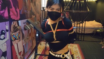 【意之窗原创】圈里小爱慕第一次拍摄 鞭打 炸裂的身材 很有感觉