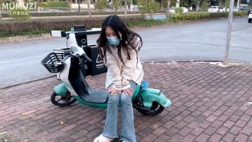 【MUMUZI】美丽的夕阳下摆个Pose～放入玩具被人投来异样的眼光～女控女/户外/露出/室外/胸缚/控制/口球/高高/股绳