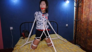 【胜景影视】被固定在铁床上的空姐