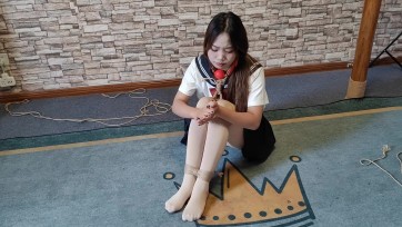 【一绳所爱】大学生妮妮试镜，大号口球堵嘴《后手观音和直臂并腿海老缚放置》绑得只能扭动完全动不了，大号口球把小嘴塞满撑到极限，受不了，只能挣吟叫解开