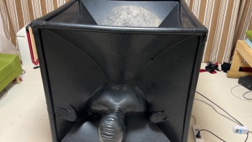 【黑魔法师】第一视角误入真空柜子被囚禁视频，第一视角拍摄在真空柜中是怎么被乳胶一点一点入侵 一点点包裹的，榨汁机+电击强制