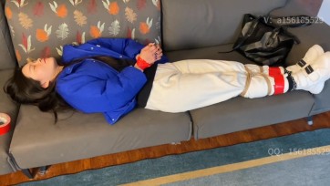 【龙飞绳艺】晕倒在地下车库的女孩 扛到了我的客厅