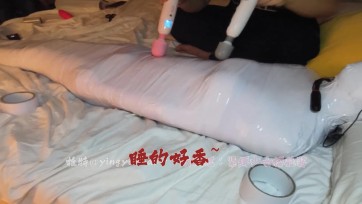 【紧缚少女樱雅酱】白色胶带全包+红绳紧缚！两种玩法一次满足！td+电击+棒棒+挠痒+呼控~不断挣扎~！
