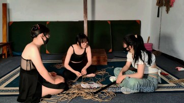 【山鬼工作室】十八岁女高，三个女生玩纸牌游戏，输了被绑起来折磨，结果被反扑