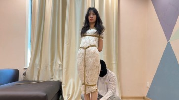 【贝特原创】美女七七入室捆绑站缚肉丝、驷马白丝疯狂挠脚