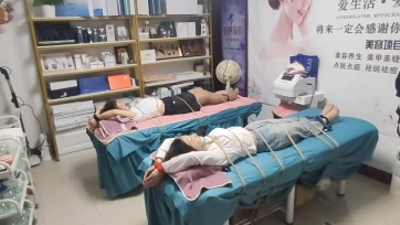 【夜色撩人】女女游戏（美容院故事1）