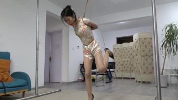 【逍遥】韩玉（琪梦）旗袍 直臂跪缚 后手吊 痛苦的膝盖 顶地放置
