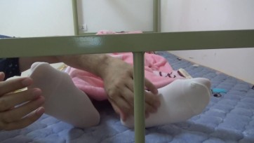 【新月原创】【雨晴】TK 挠睡着的运动鞋女孩 白丝白袜真实睡着不能弄醒去玩她的JIO