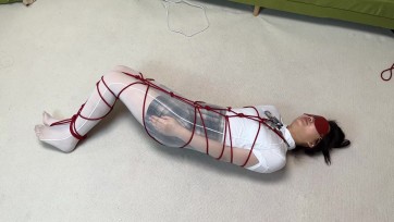 【黑魔法师】接上部剧情，丝袜的全包与绞杀法师继续拷问女m 用丝袜把女m全包然后用绳子全身捆绑 外面又套上一双丝袜，丝袜与绳子的折磨。最后得到银行卡密码的法师用丝袜绞杀了女m