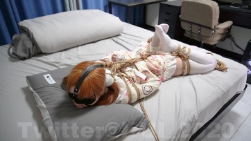 【HUI工作室】超紧股绳折磨，跟裤裤一起勒近肉里，疼得完全不敢动，大腿木马，ZDB强高