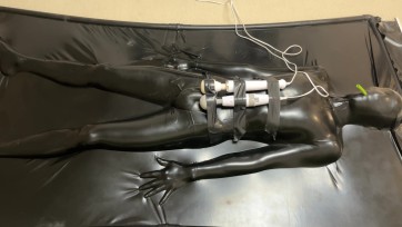 【黑魔法师】线下约课长时间放置体验。木乃伊绑床拘束n小时+真空床拘束n小时，小哥体验一次直接被搞的肾虚了！！！