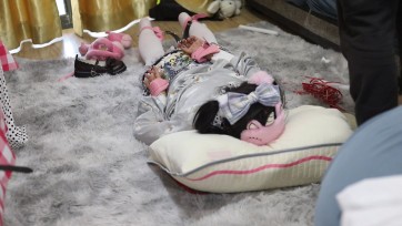 【荷仙少女】【荷仙番外】女孩子的调教之路—驯服的小可爱 （跪爬+语言调教+鞭打+嘴叼棒棒+嘴叼小鞭子）